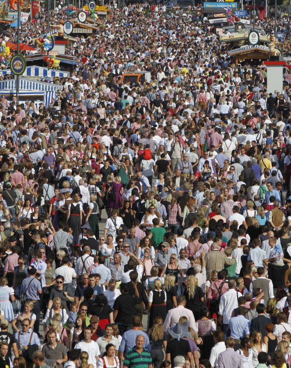Beim Münchner Oktoberfest werden regelmäßig die Zugänge zu den Zelten gesperrt.AP, AFP, ­Reuters