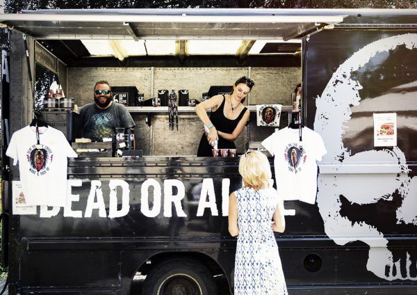 „Dead Or Alive Coffee“ on Tour.