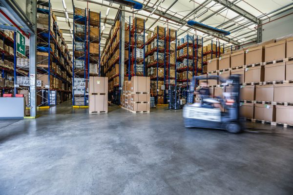 Der bisher 6000 Quadratmeter umfassende Logistikkomplex wird auf 7100 Quadratmeter vergrößert.  Lena Lux Fotografie