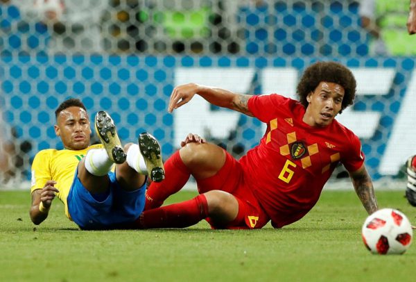 Der Neo-Dortmunder im Zweikampf mit Brasiliens Neymar. Reuters