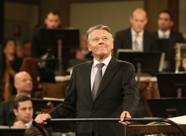 Dirigent Mariss Jansons erhielt die „Festspielnadel“.  Ap
