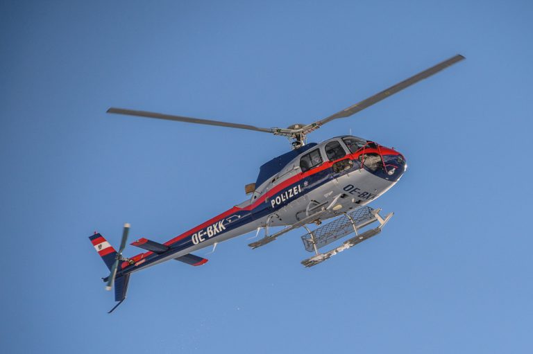 Auch die Flugpolizei war im Einsatz. Symbolbild/ Lerch