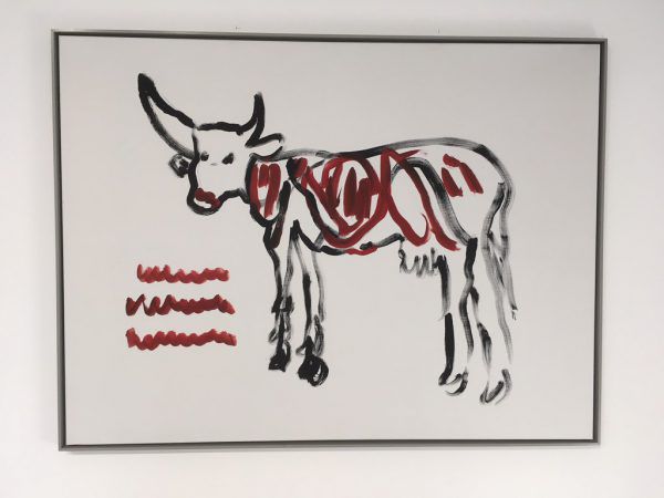 Großes Bild: Laila Bachtiar, „Krokodil Laila auf“, 2001. Links: Hannah Rieger mit Gerhard Dammann im Bildraum. Kleines Bild oben: Franz Kamlander, „Kuh“, 1996. Laila Bachtiar/Foto: DETAILSINN Fotowerkstatt © Galerie gugging (1)/Lisa Kammann (2)