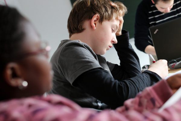 Nachhilfe ist längst nicht mehr nur für Schüler mit schlechten Noten.Symbolbild/DPA