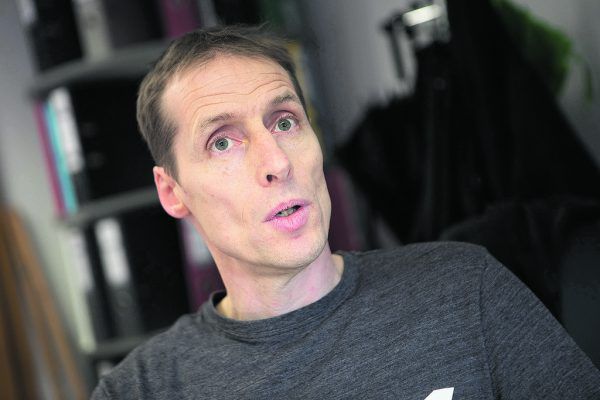 Alexander Kutzer im Gespräch.   Klaus Hartinger