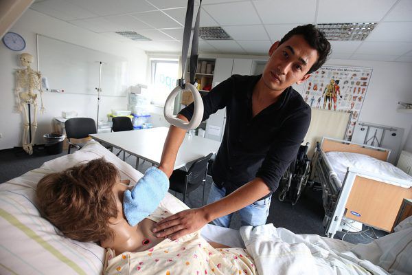 Das Studium setzt sich aus Praxis und Lehre zusammen. APA