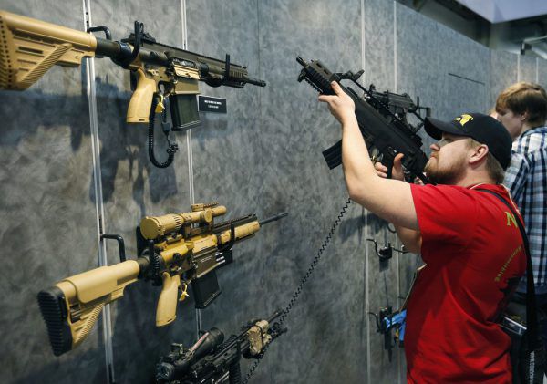Der Stand von Heckler & Koch auf einer US-Waffenmesse. Das Land ist ein wichtiger Markt für das Unternehmen. AP