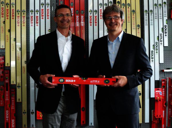 Die Geschäftsführer Aaron Nosek (Keeson LLC/links) und Wolfgang Scheyer (Sola). Sola