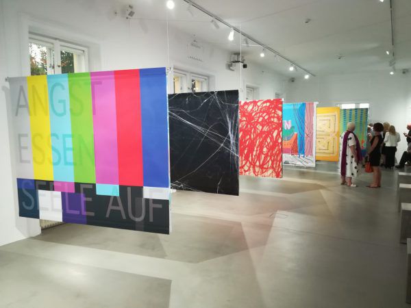 Die Vorhänge im Ausstellungsformat im Bildraum Bodensee in Bregenz. Wolfgang Ölz (2)