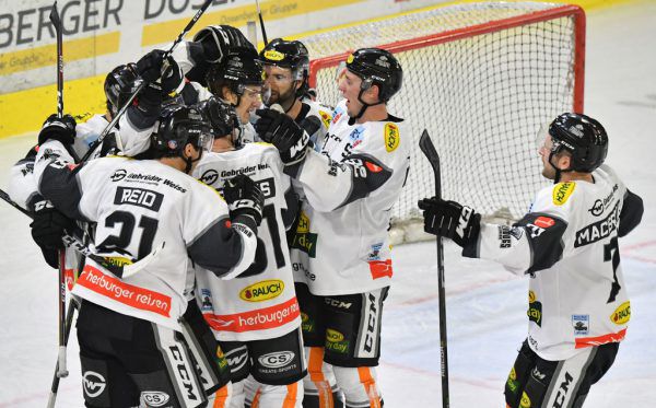 Dornbirn konnte in Innsbruck einen Overtime-Sieg bejubeln. APA