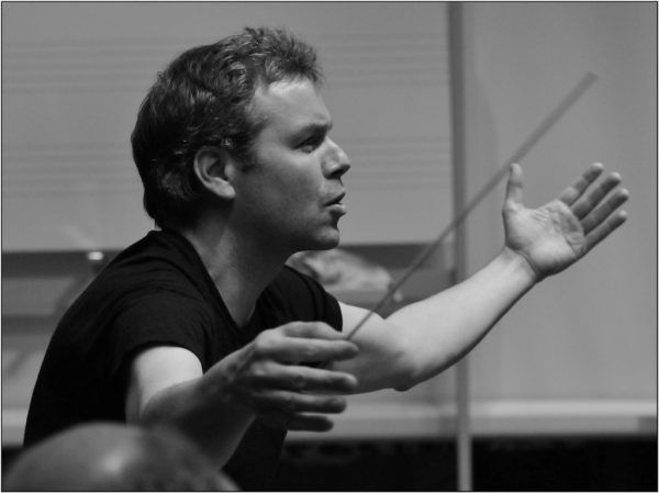 Hat ein neues Orchester gegründet: Dirigent und Cellist Stefan Susana. Franz Noser