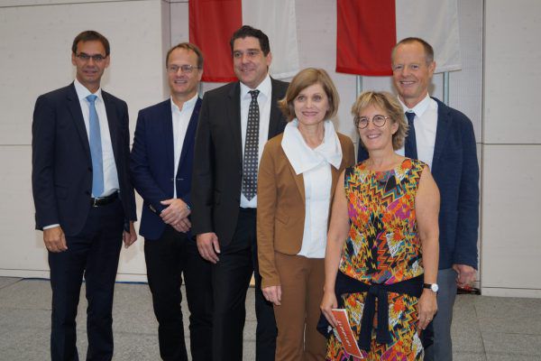 Landes-hauptmann Markus Wallner, Markus Hengst-schläger (Med. Genetik Uni Wien), Bürger-meister Harald Köhlmeier, Barbara Schöbi-Fink, Karin Dorner und Christian Grabher (v.l.).Ritter (5)