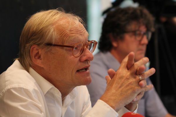 Michael Diettrich und Peter Brunner (hinten) präsentierten den Jahresbericht. Vol.At, Archiv