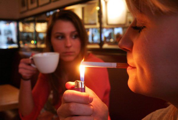 Passivrauchen ist ähnlich gefährlich wie aktiv zu rauchen. APA
