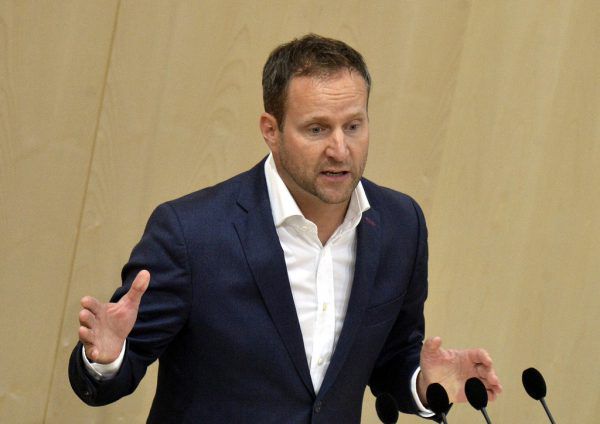 Strolz hielt seine Abschieds­rede.   HERBERT PFARRHOFER