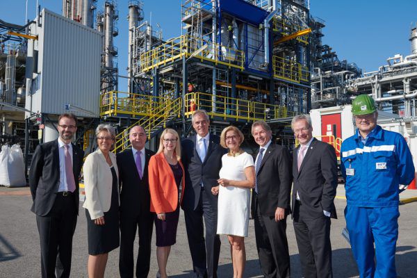 Viel Prominenz bei der 60-Jahr-Feier in Schwechat. OMV