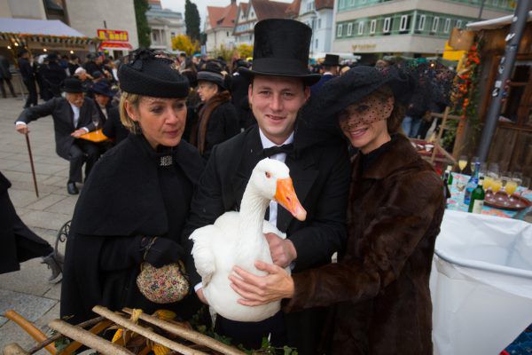 Martinimarkt: „Lüt im alto Häß“ und die Gans.  Klaus Hartinger