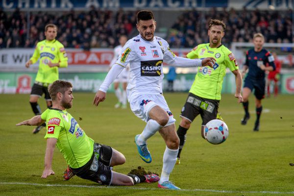 2014 bildete noch der heutige Ried-Spieler Darijo Pecirep die Altacher Sturmspitze. Gepa/Lerch
