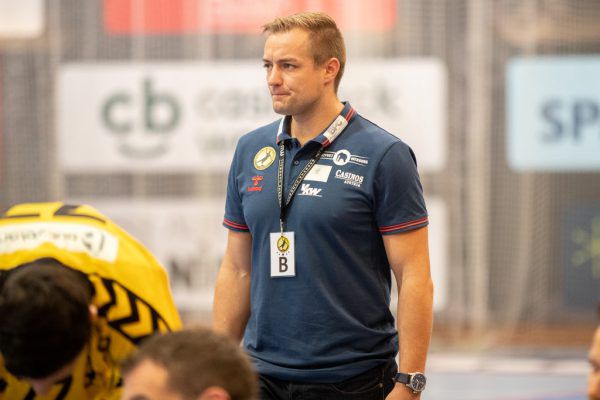 West Wien (l.) hatte Bregenz ebenso im Griff wie Athen im Hinspiel. Trainer Jörg Lützelberger braucht Lösungen. Hartinger, Sams