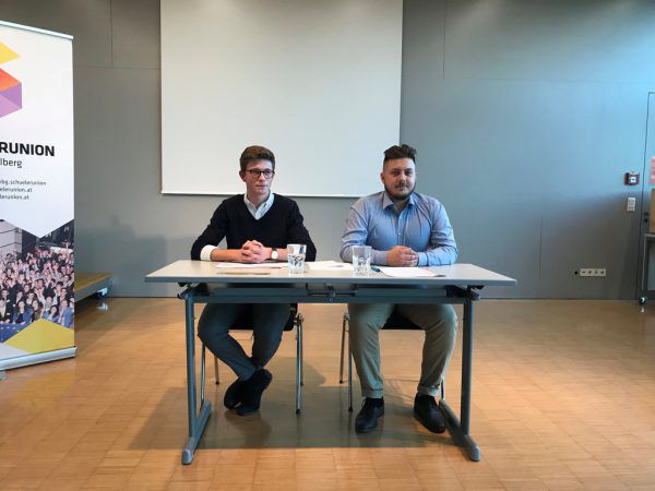 Daniel Thomas Bayer (l.) und Stefan Pfefferkorn von der Schülerunion präsentierten Ergebnisse und Forderungen. Fiorella De Pieri