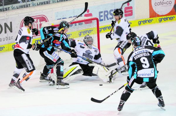 DEC-Goalie Rinne macht zurzeit des Öfteren keine gute Figur.  GEPA