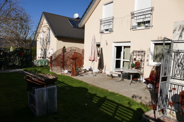 Der gepflegte Garten und verständnisvolle Nachbarn sind wichtig für die Pension. Miriam Jaeneke