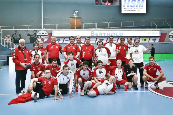 Die HandballSpecials mit Ferdinand Armellini (ganz links) sowie den Unified-Partnern Kurt Fischer (Bürgermeister Lustenau), Harald Köhlmeier (Bürgermeister Hard) und Matthias Brändle (Radprofi).  Alexandra Köss
