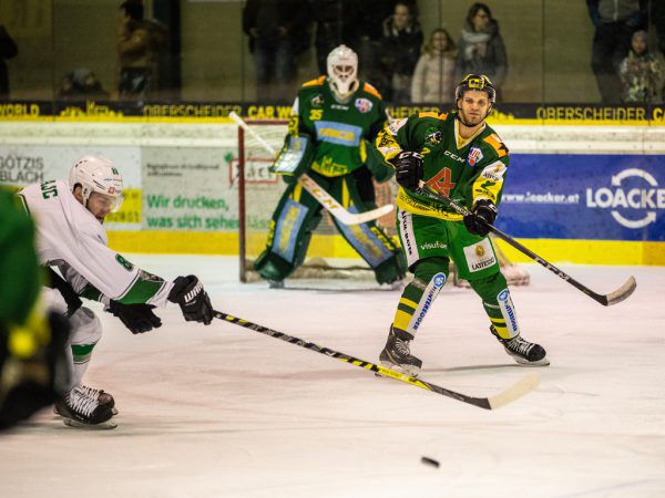 EHC-Coach Christian Weber (kleines Bild) war mit seiner Defensive um Keeper Maris Jucers und Stefan Hrdina zufrieden. Sams (2)