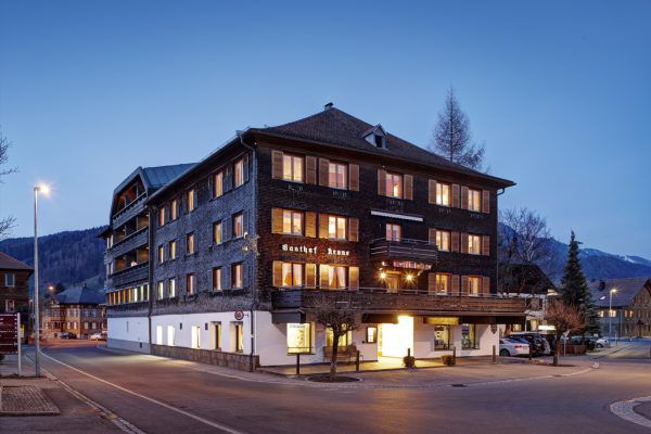 Ein Blickfang in Hittisau ist das Hotel Gasthof Krone.