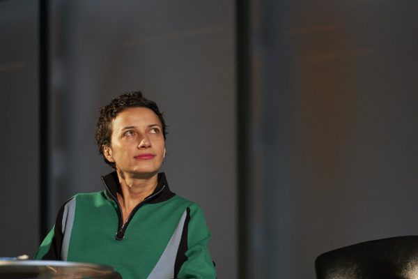 Einblick ins Opernatelier mit Performance. Bild oben: Olaf A. Schmitt, Flaka Haliti und Polina Lapkovskaja (v.l.). Bregenzer Festspiele/Anja Köhler (3)