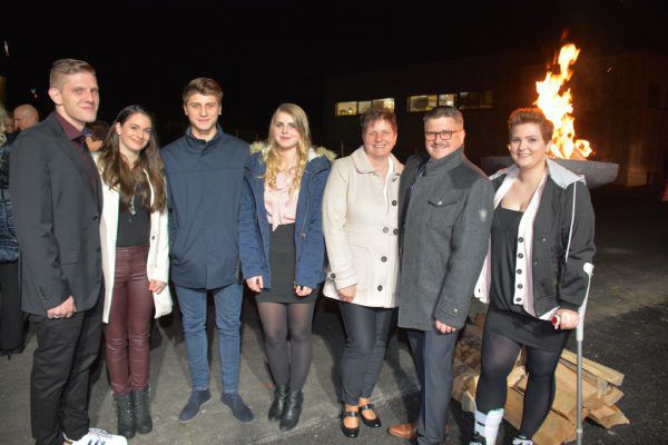 Familybusiness: Matthias mit Annabell, Thomas, Barbara, Petra und Markus Wegrzyn und Yolanda Geuze (v.l.). Fritz-Pinggera (5)