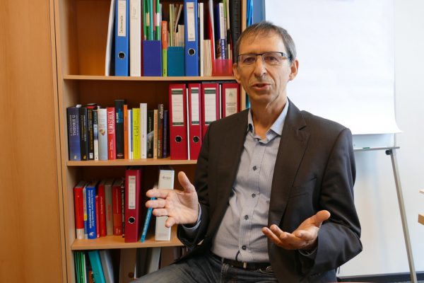 Günter Lenz erklärt seine Herangehensweise an eine Unternehmensberatung.
