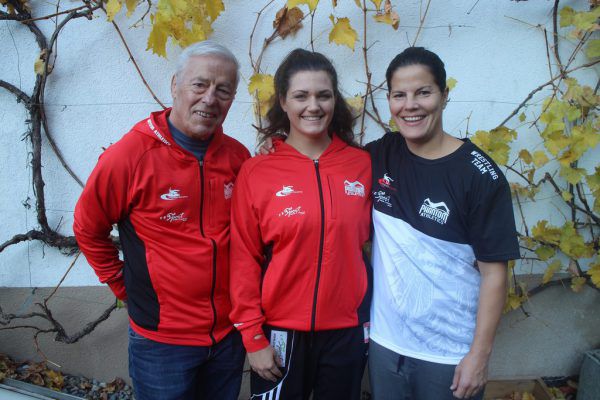 Kathrin Mathis (Mitte) mit Bruno und Nikola Hartmann. Bruno Hartmann
