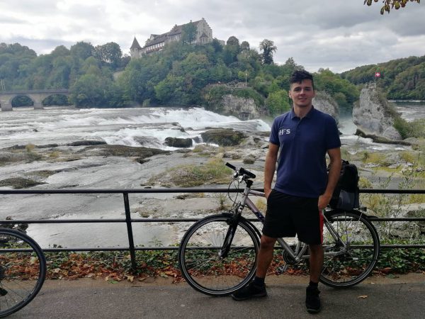 Mit dem Rad erkundet der junge Spanier Alberto Chamorro die Bodenseeregion. Privat