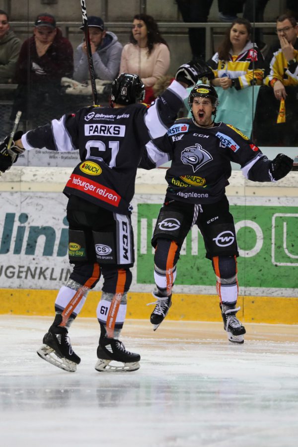 O’Donnell (r.) schoss die Bulldogs zum ersten Sieg nach acht Niederlagen in Folge in der Fremde.GEPA