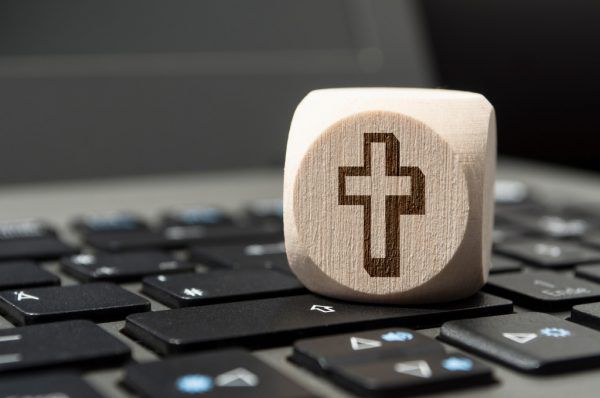 Soziale Medien, Paypal und Co. gehören heute zum Alltag. Doch was geschieht damit nach dem Tod des ­Inhabers? Symbol/Shutterstock