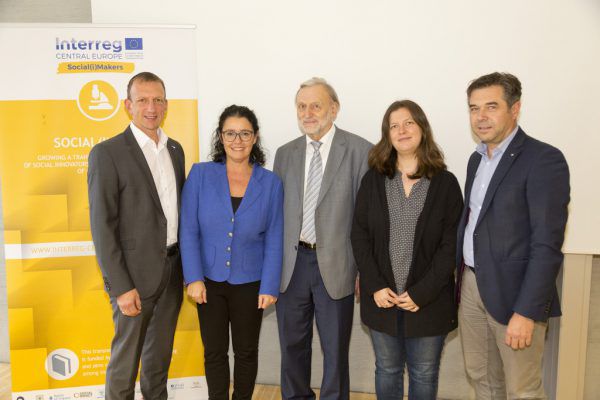 AMS-Geschäfts-führer Bernhard Bereuter, Benedicte Hämmerle (Sprech-erin Soziale Unter-nehmen Vorarl-berg), EU-Berater Gerhard Bräunling, Konstantia Zöhrer (arbeit plus) und Harald Moosbrugger (Land Vorarlberg) (v.l.).dietmar Mathis (5), Philipp Hämmerle (1)