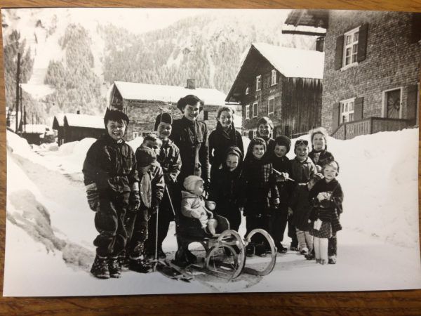 Kindheit im Montafon anno 1955. Vorne ganz links: Marthas Großneffe. Privat