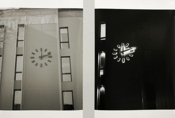 Diese Uhr in Brooklyn, New York, erfährt wohl auch nicht mehr viel Aufmerksamkeit von Passanten. Galerie Christine König, Wien