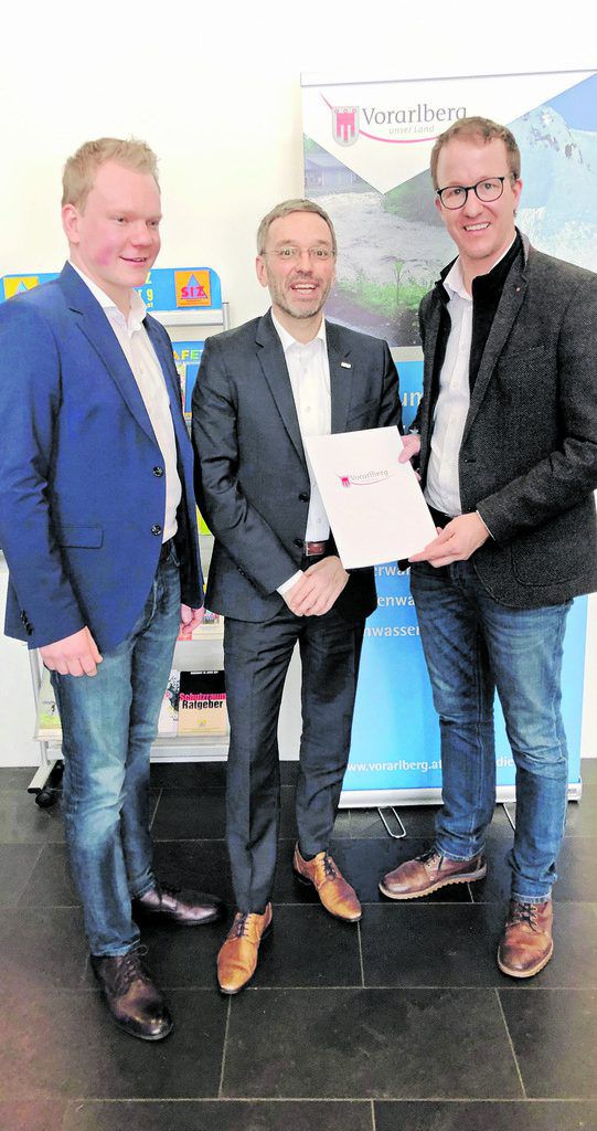 FPÖ-Landeschef Christof Bitschi, Innenminister Herbert Kickl und Sicherheitslandesrat Christian Gantner (v.l.). RFL