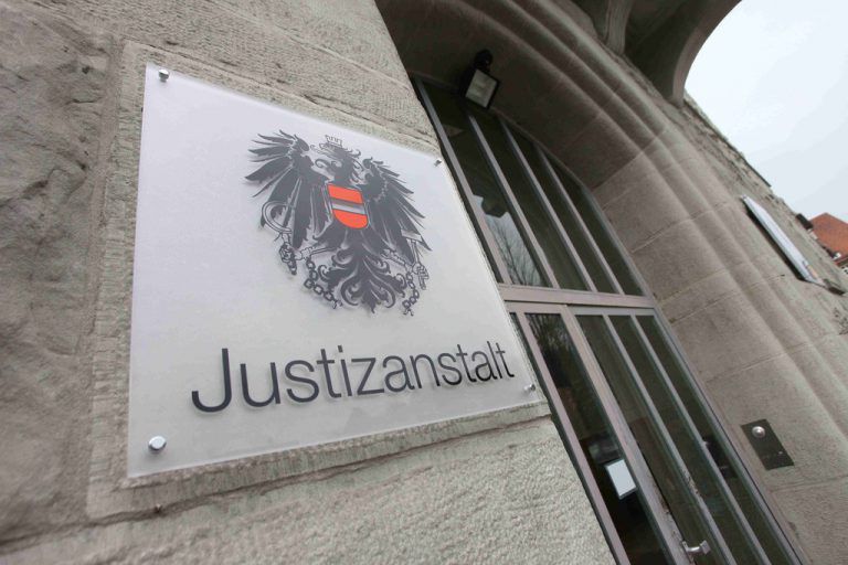 Die Verdächtige wurde in die Justizanstalt Feldkirch gebracht.⇒neue