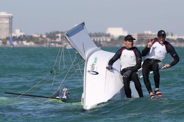 Bildstein (r.) und Hussl warten noch auf den passenden Wind. Gepa