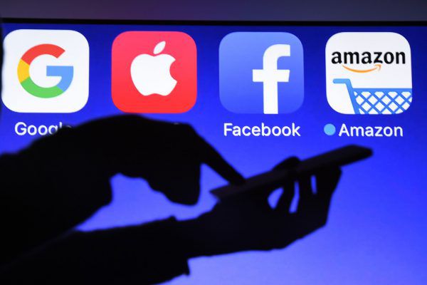 Das Digitalsteuerpaket soll jährlich 200 Millionen Euro von Google, Facebook, Amazon und Co. in die Staatskasse spülen. AfP