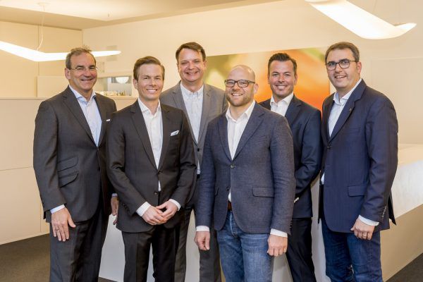 Die Gründungsmitglieder der Smart Construction Austria GmbH mit dem Vorarlberger Philipp Tomaselli (3. von links). Martin Pröll
