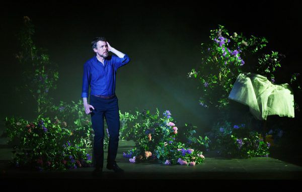 Georg Zeppenfeld als Hans Sachs bei der „Meistersinger“-Probe. APA