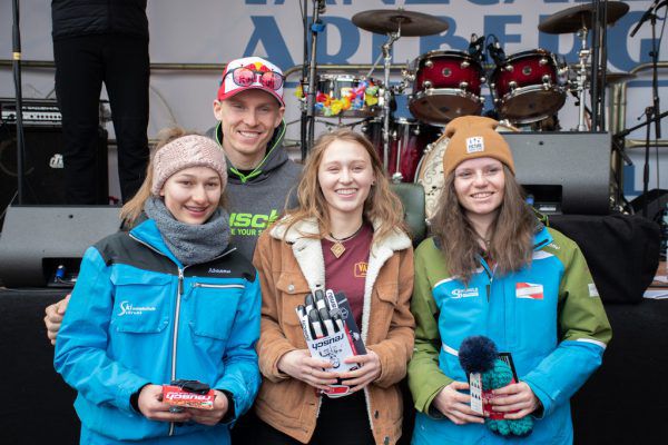 Henrik Kristoffersen mit drei seiner Herausforderinnen. Lech-Zürs