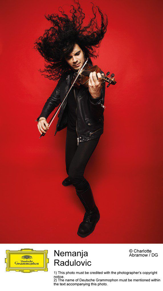 Im Februar nächs­ten Jahres ist der serbisch-französische Geiger Nemanja Radulović mit dem Sinfonieorchester Russland in Bregenz.  Charlotte Abramov