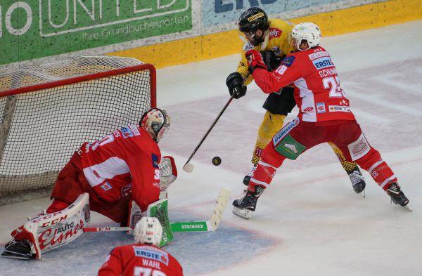 In einer kämpferischen Partie in Wien kassierte Torhüter Lars Haugen vom KAC keinen Gegentreffer. Damit führen die Klagenfurter die Finalserie mit 3:2 an. gepa