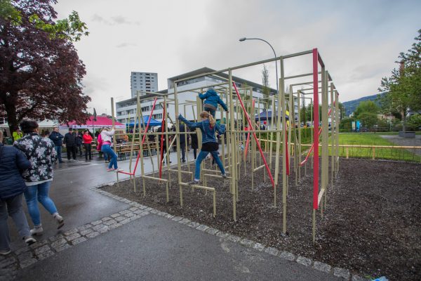 Kinder haben das Kunstwerk gleich in Beschlag genommen. Philipp Steurer