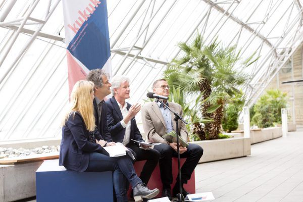 „kukuk“-Präsentation in der Glasspange im LKH Feldkirch: Gerald Fleisch und Christian Bernhard (2. und 3.v.l.). Bilder oben: Frauke Kühn und Klaus Christa. Dietmar Mathis (3)
